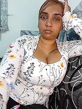 Summerbkaze29's Live XXX Chat