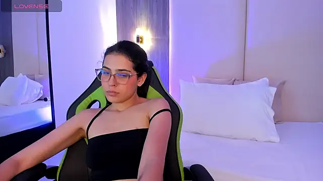 Онлайн чат XXX desireee_