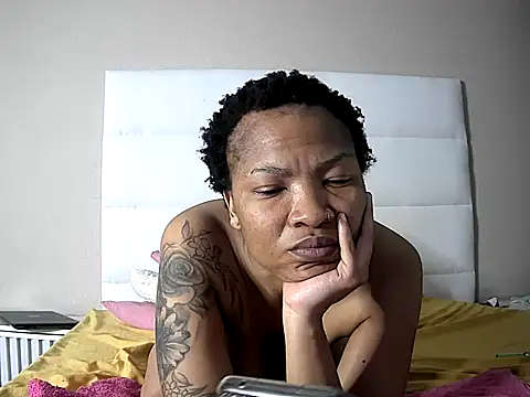 SexyPettiteDonna's Live XXX Chat