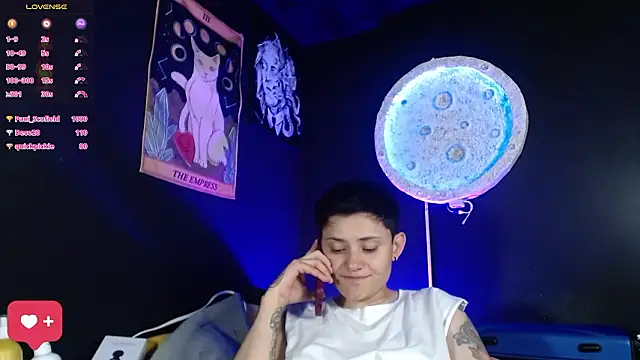 Онлайн чат XXX girl_intense444