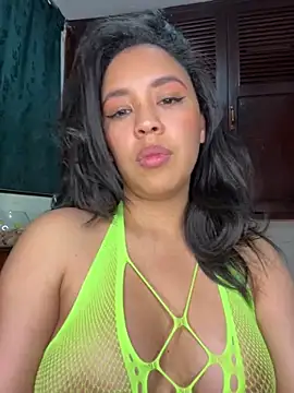 Esmerald_1111 Webcam-Show