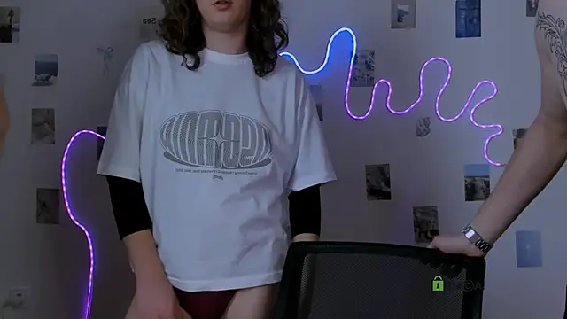 adrian_hart élő XXX-chatje