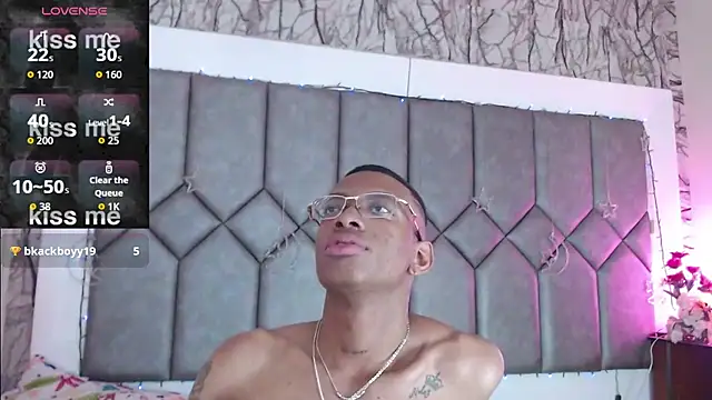 Tiffany_Valentine15: онлайн-секс-чат