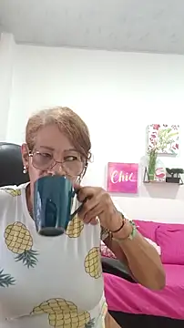 دردشة BustyMilf_ الجنسية المباشرة