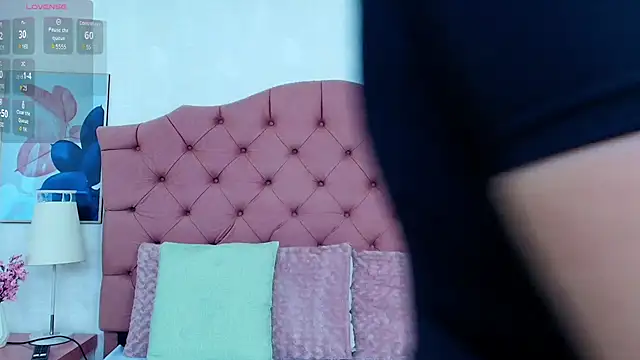 ThyaraJhons: онлайн-секс-чат