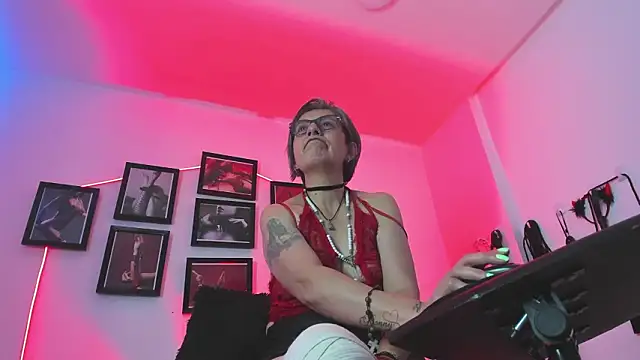 Chat XXX en directo de MistressNyx_cg