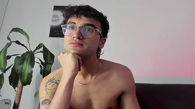 charlie_dicker's Live XXX Chat