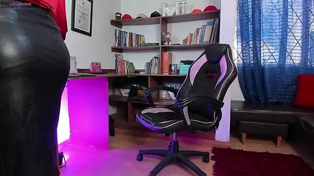 LiaTaylorr Chat XXX in diretta