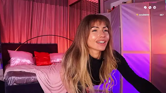 XXX chat uživo modela Nikki__Amour