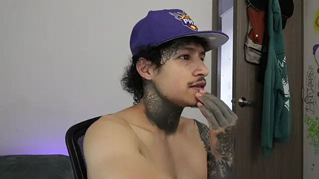 trieoneのライブXXXチャット