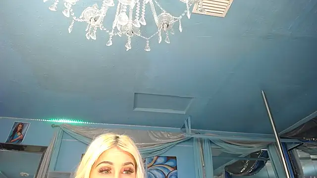 Chat XXX en directo de ADRIANNA_FOX