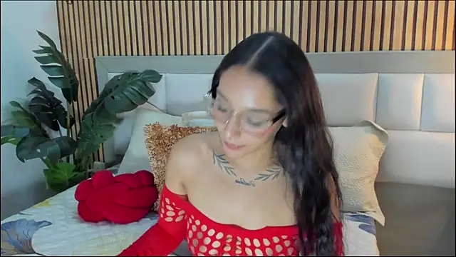 Roseaurora Adlı Modelin Canlı XXX Sohbeti