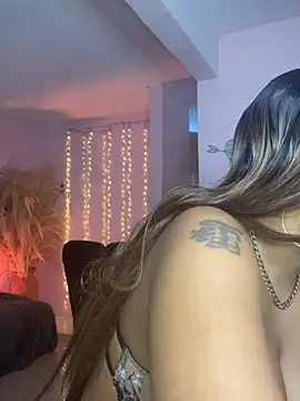 LUCIA-FERRERO élő XXX-chatje