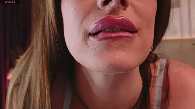 Онлайн чат XXX SereneRhodes