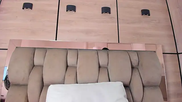 karol_lewiss 现场XXX聊天