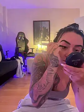 EmmyEvans1のライブXXXチャット