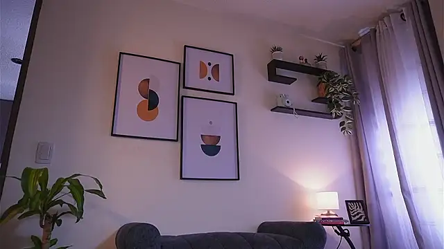 Isabella_dior: διαδικτυακό σόου στην κάμερα