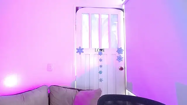 milfrousse Chat XXX live