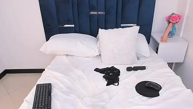 AvaniBloom_ élő XXX-chatje