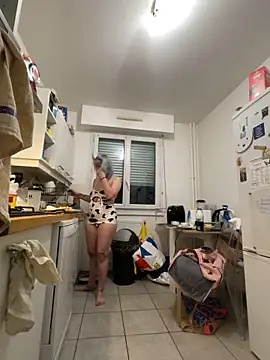 LaskaLeRoomba live XXX chat