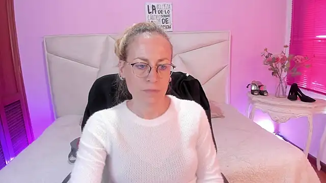 SammySanders Adlı Modelin Canlı XXX Sohbeti