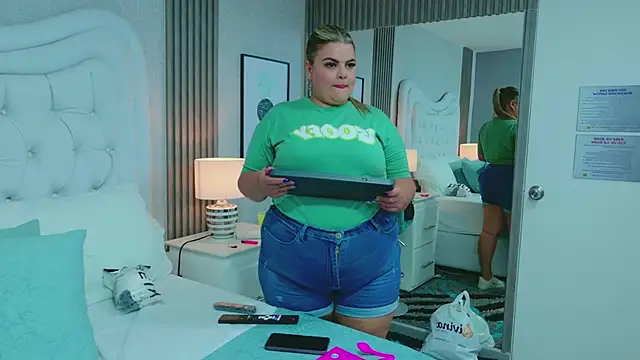 KiimBrooks Adlı Modelin Canlı XXX Sohbeti