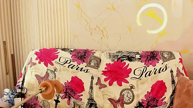 NhoanBrunette live XXX chat