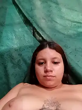 Virgin-Totona Adlı Modelin Canlı XXX Sohbeti