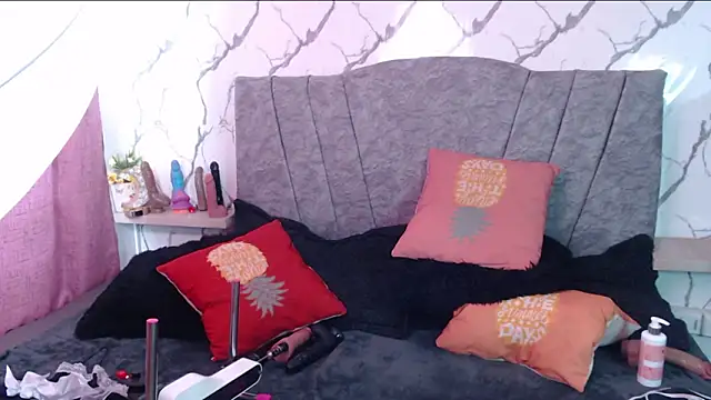 VIOLETTA-HOT's Live XXX Chat