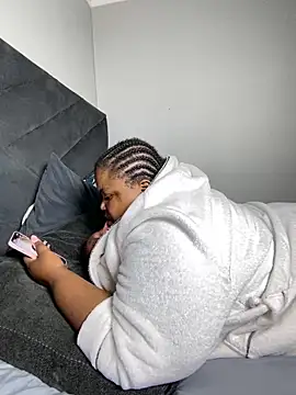 Онлайн чат XXX MissLola27