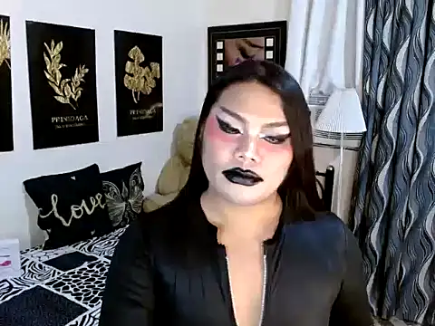 دردشة TSbrianaHugeCock الجنسية المباشرة