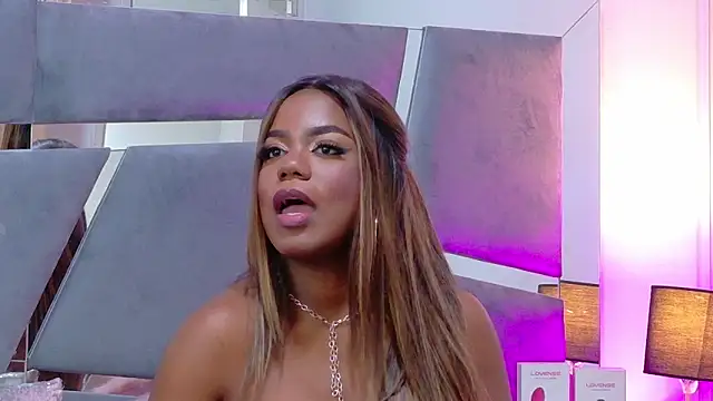 LorraiineJohnson – Naživo XXX chat