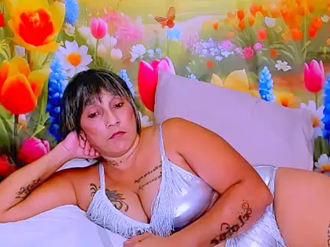 indianroxy's Live XXX Chat