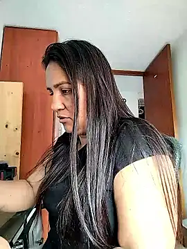 Lia_36 即時 XXX 聊天