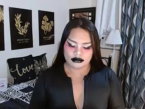 TSbrianaHugeCock: διαδικτυακό σόου στην κάμερα