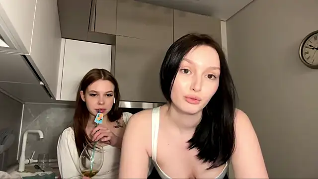 PinkClouds_'s Live XXX Chat