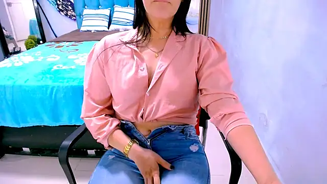 Онлайн чат XXX BitterMomXxx