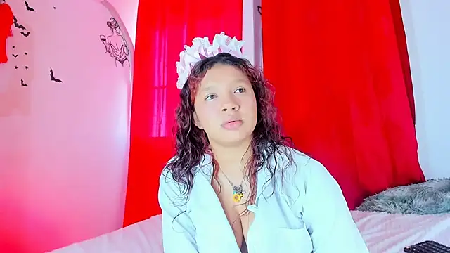 Emily_Coper18: онлайн-секс-чат