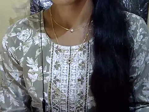 Khushi_v élő XXX-chatje