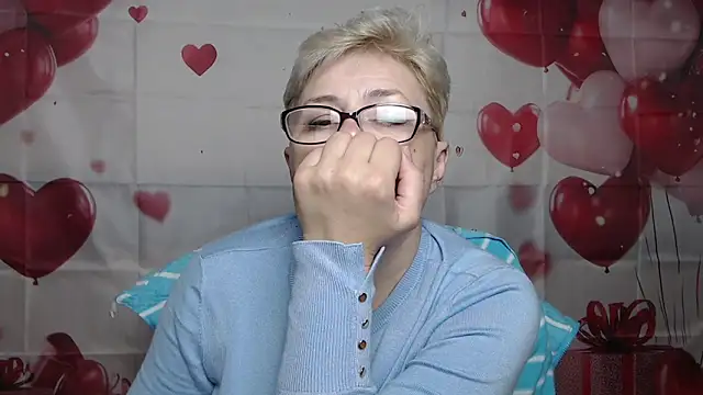 EmiliaGree's Live XXX Chat