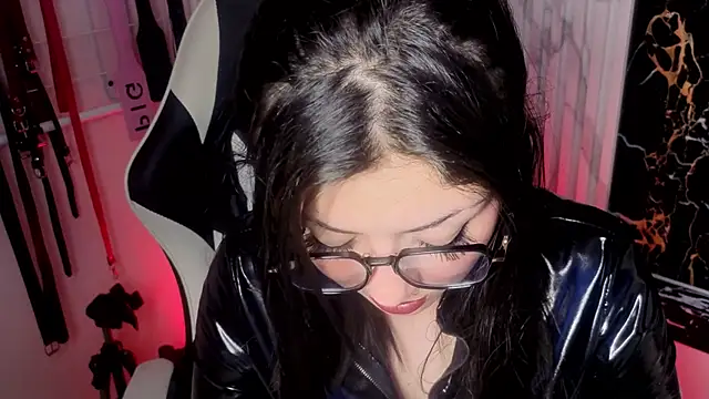 Guxplo_ লাইভ XXX চ্যাট