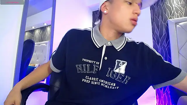 Онлайн чат XXX Dominik_Souza