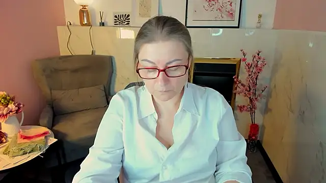 AlexandraKind 在線直播表演