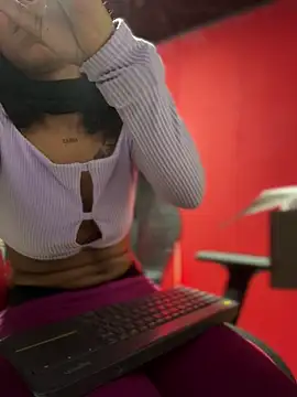 Samantha_LS: διαδικτυακό σόου στην κάμερα