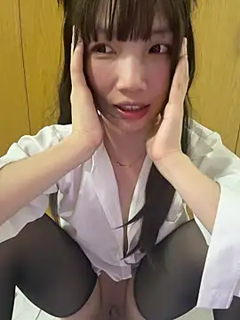 Yiyi-707's Live XXX Chat