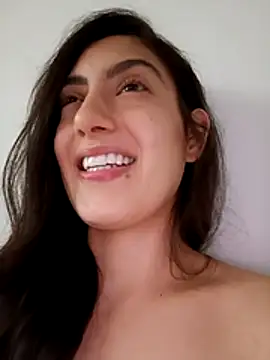 MIYESSI 现场XXX聊天