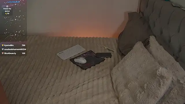 Moon_sweetx2 Adlı Modelin Canlı XXX Sohbeti