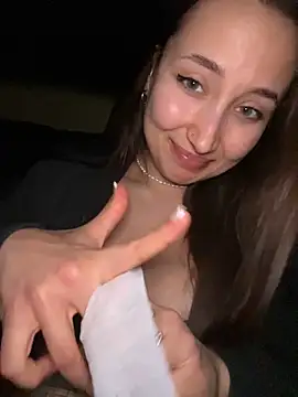 ICrazyOneIRLのライブXXXチャット