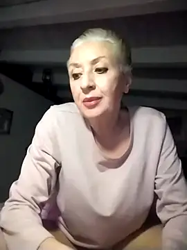 divinaerotica Adlı Modelin Canlı XXX Sohbeti