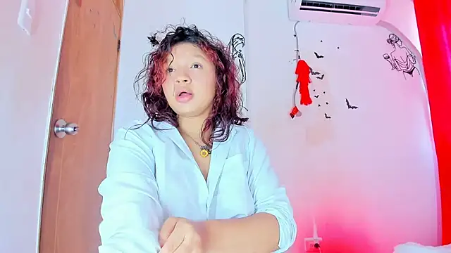 Emily_Coper18: онлайн-секс-чат